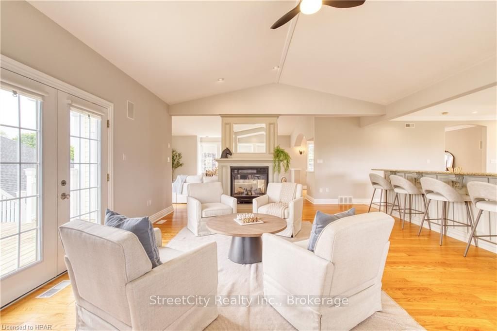 13 Harbour Court Property Photo 13