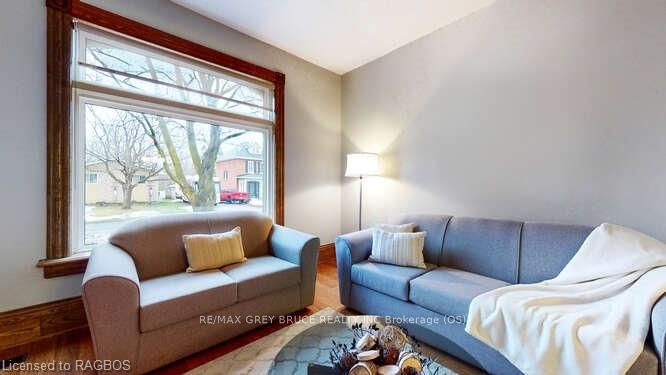 550 10th Street A West Property Photo 6