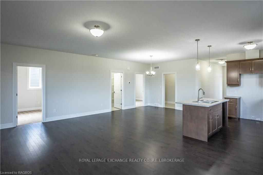 376 Hawthorne Street Property Photo 9