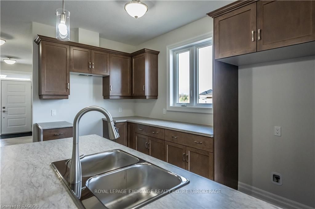376 Hawthorne Street Property Photo 10