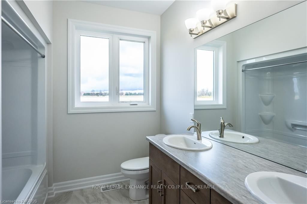 376 Hawthorne Street Property Photo 14