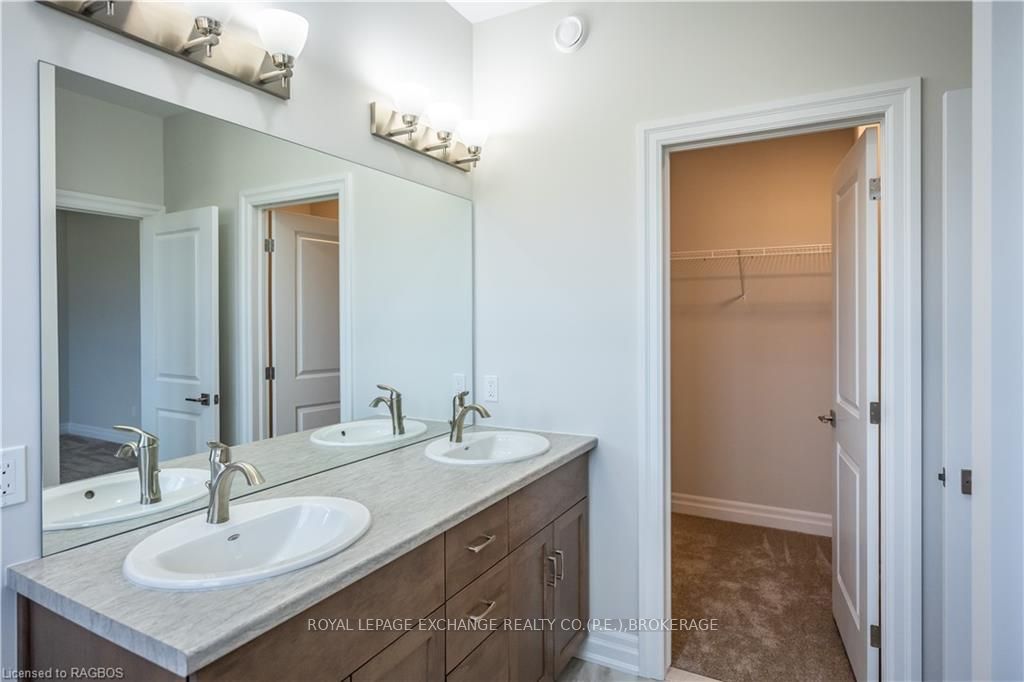 376 Hawthorne Street Property Photo 15