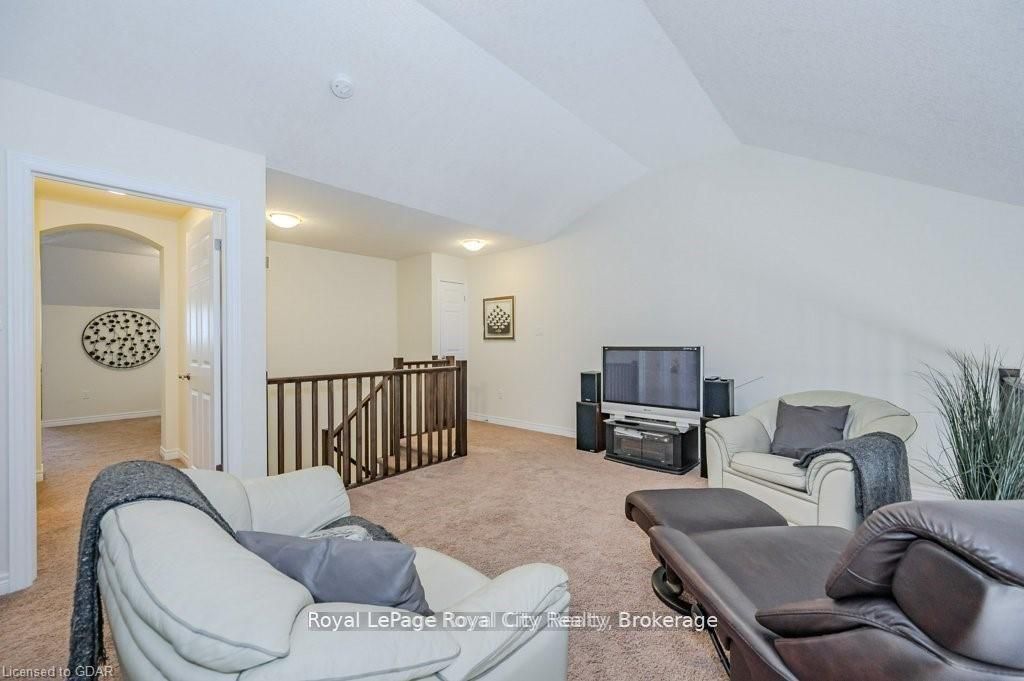 #28 - 19 Simmonds Drive Property Photo 27