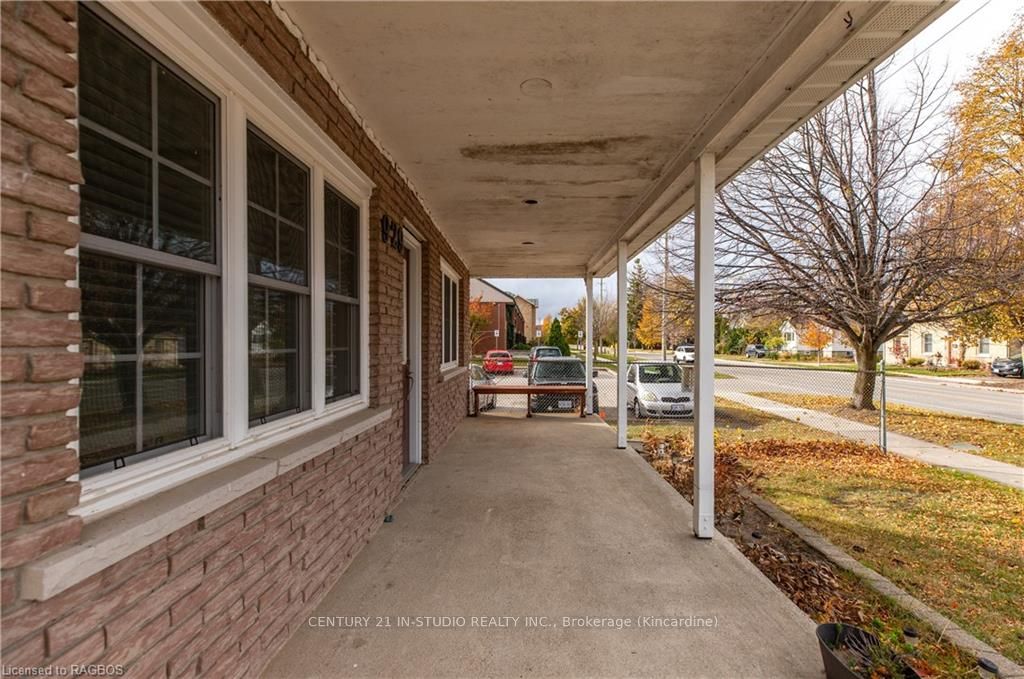 929 Huron Terrace Property Photo 11