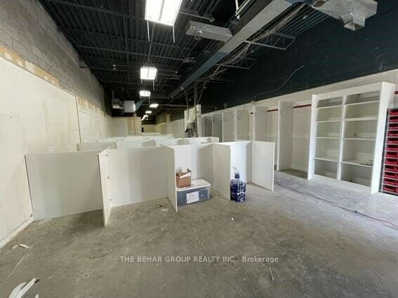 #222 - 250 City Centre Avenue Property Photo 2