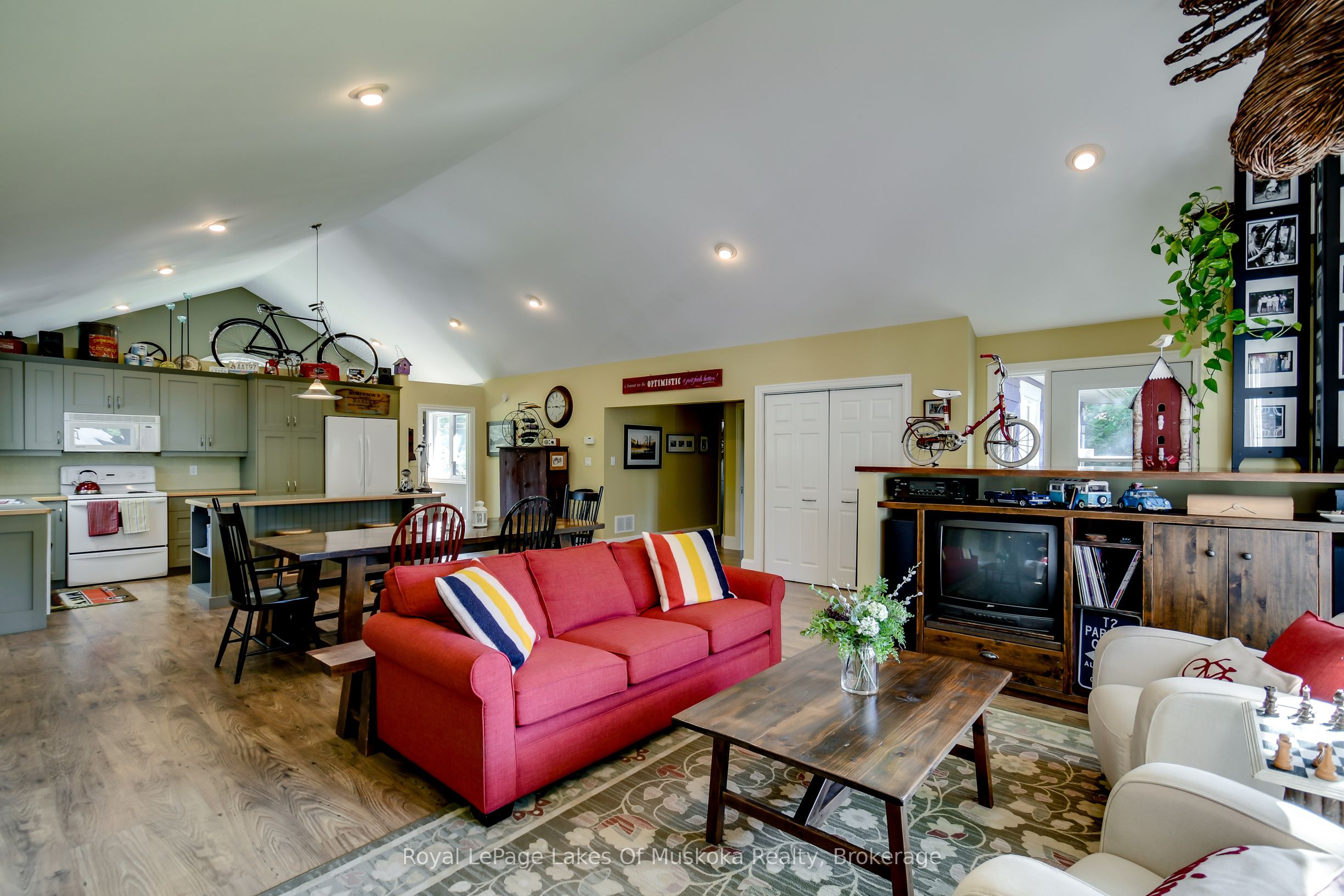 230 Ecclestone Drive Property Photo 14