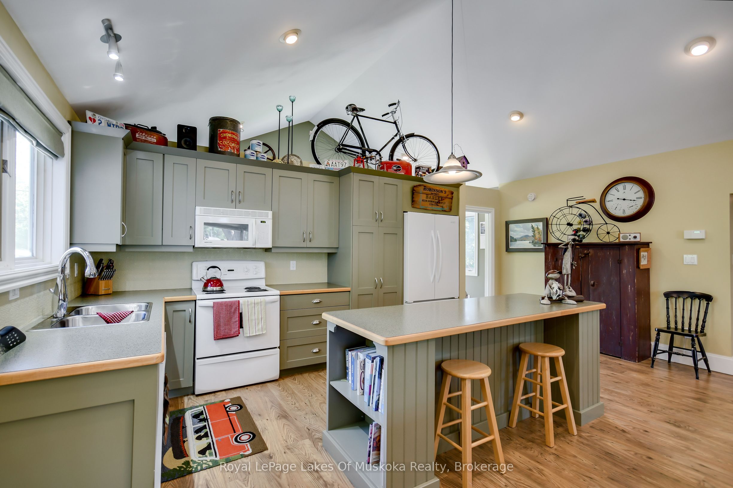 230 Ecclestone Drive Property Photo 18