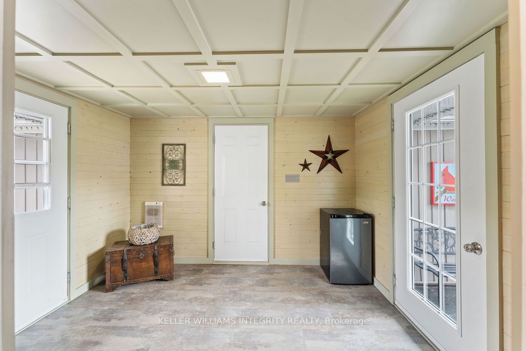 887 Notre Dame Street Property Photo 10