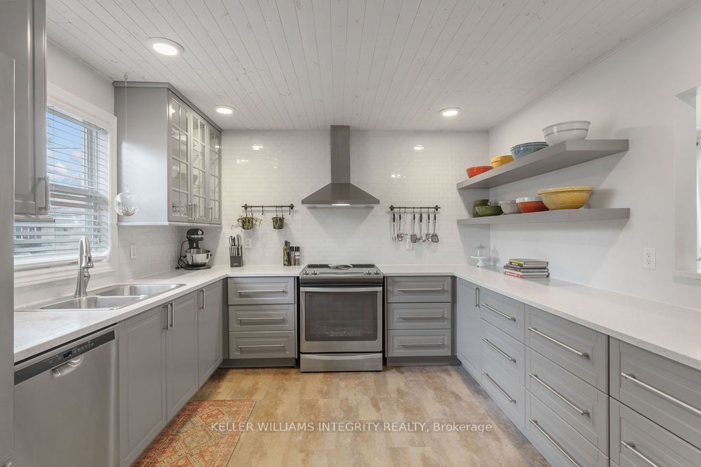 887 Notre Dame Street Property Photo 12