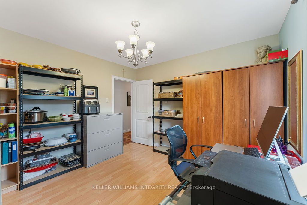 887 Notre Dame Street Property Photo 23