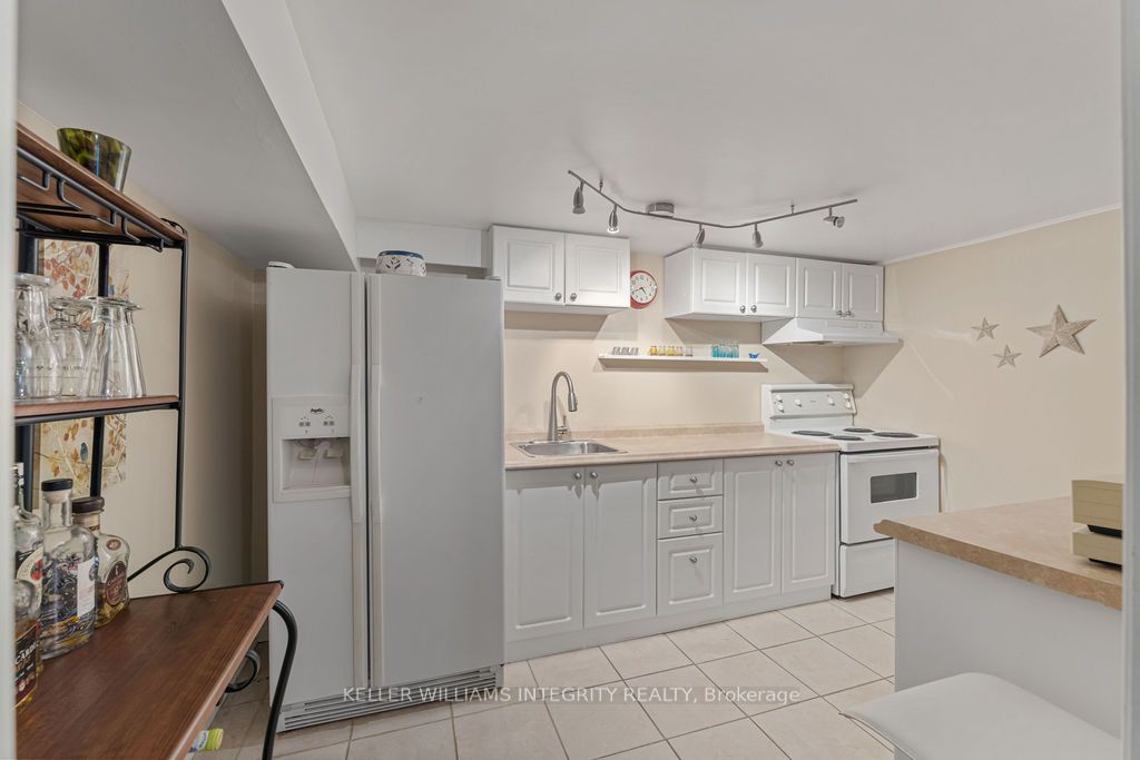 887 Notre Dame Street Property Photo 28
