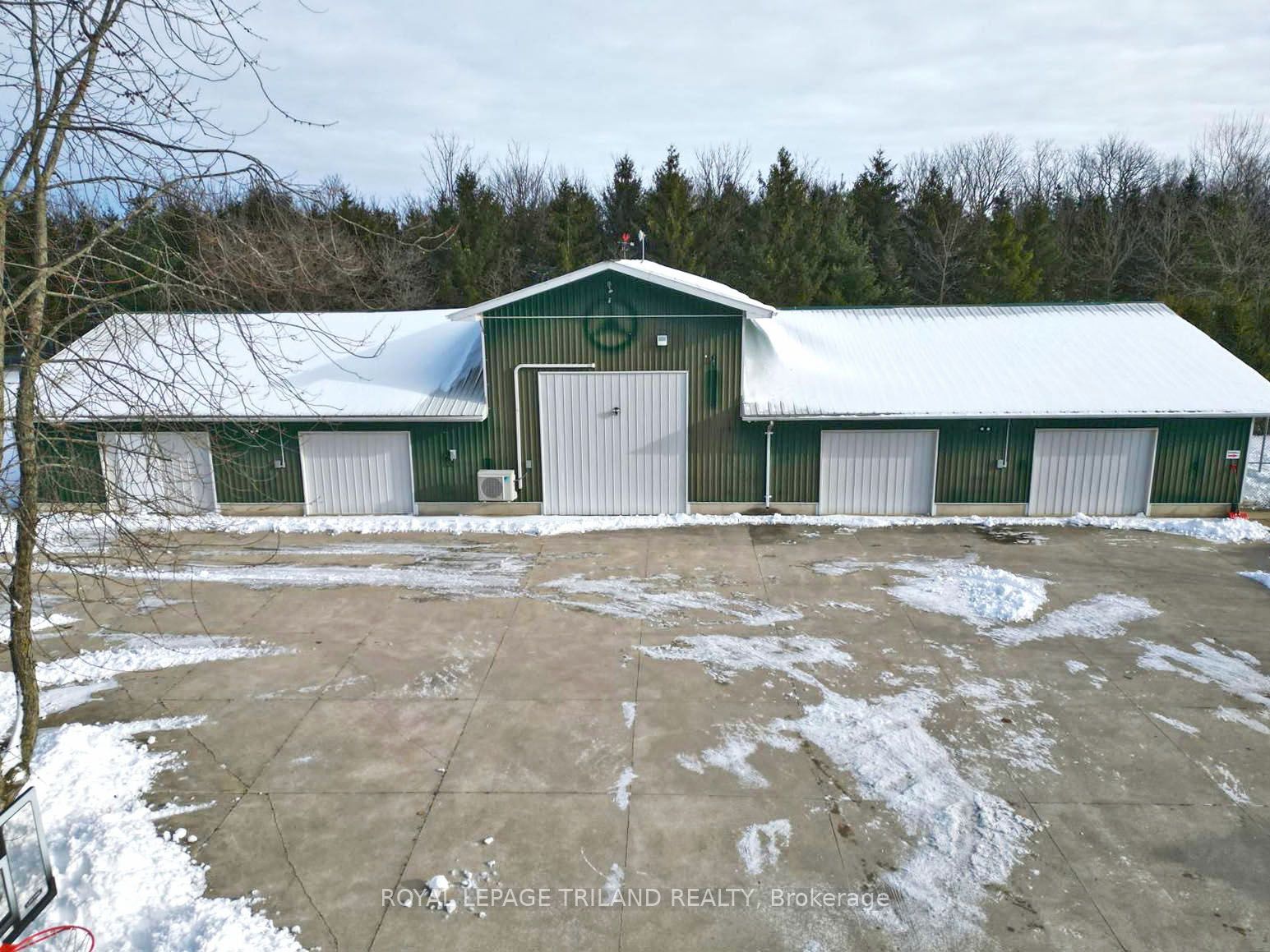 22164 Dundonald Road Property Photo 2