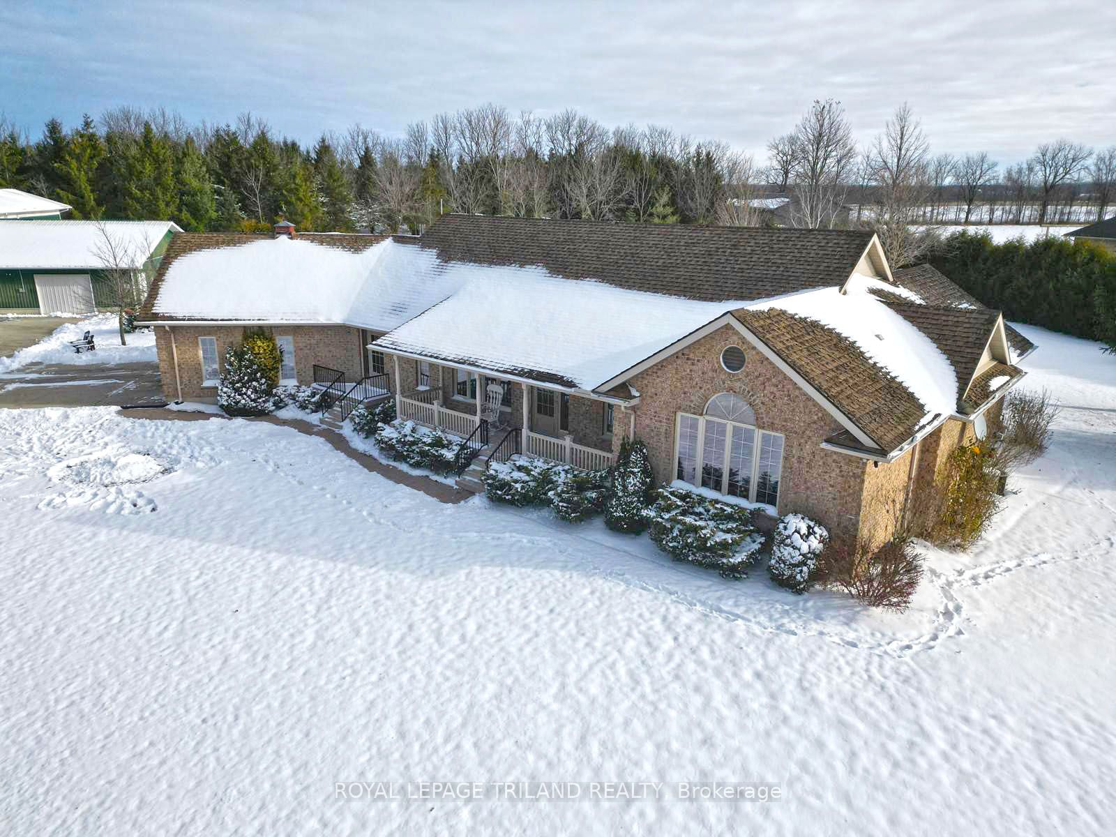22164 Dundonald Road Property Photo 3
