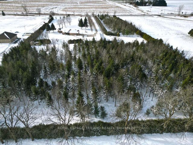 22164 Dundonald Road Property Photo 4
