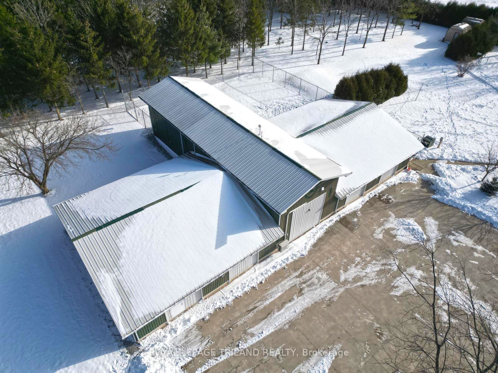22164 Dundonald Road Property Photo 5