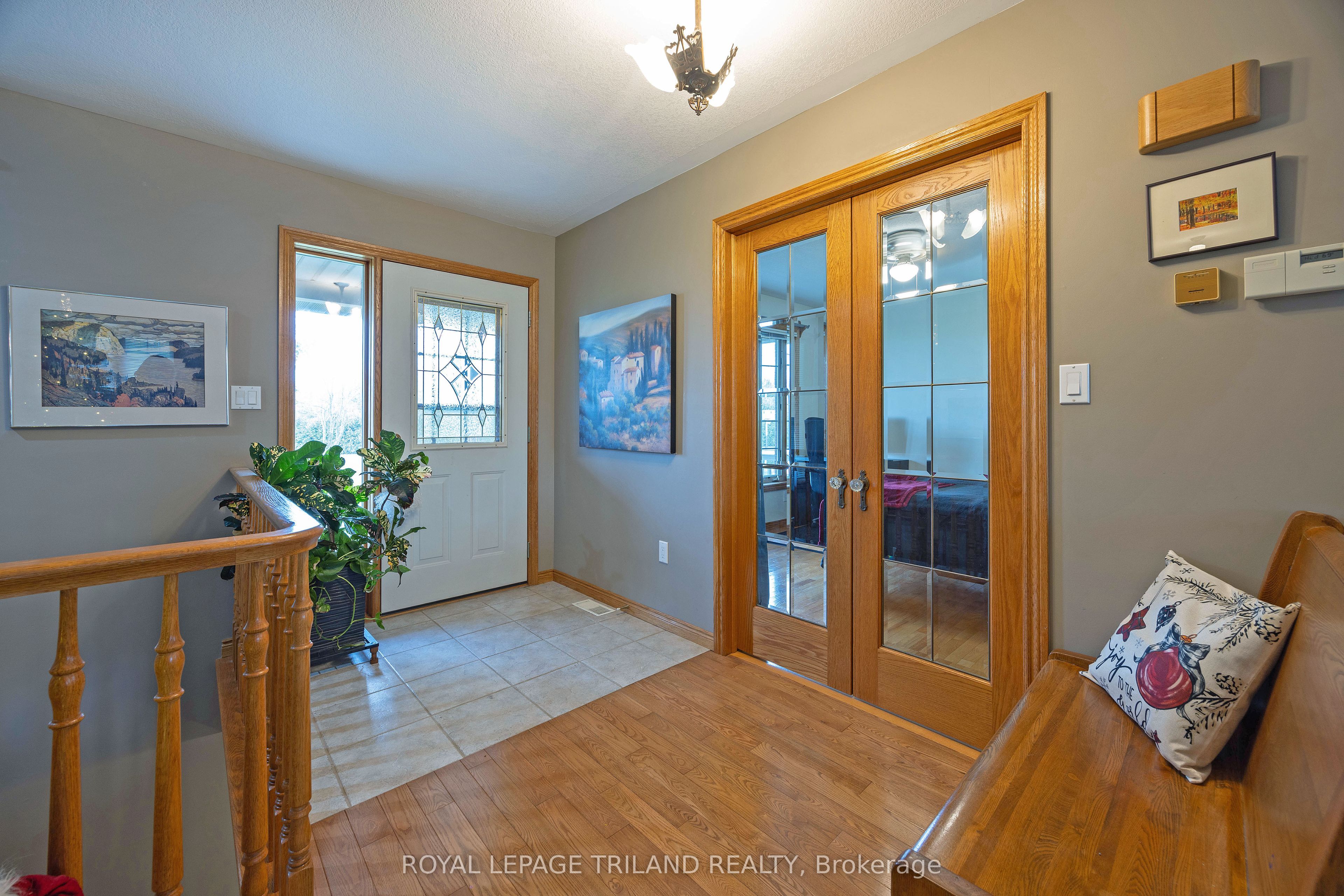 22164 Dundonald Road Property Photo 6