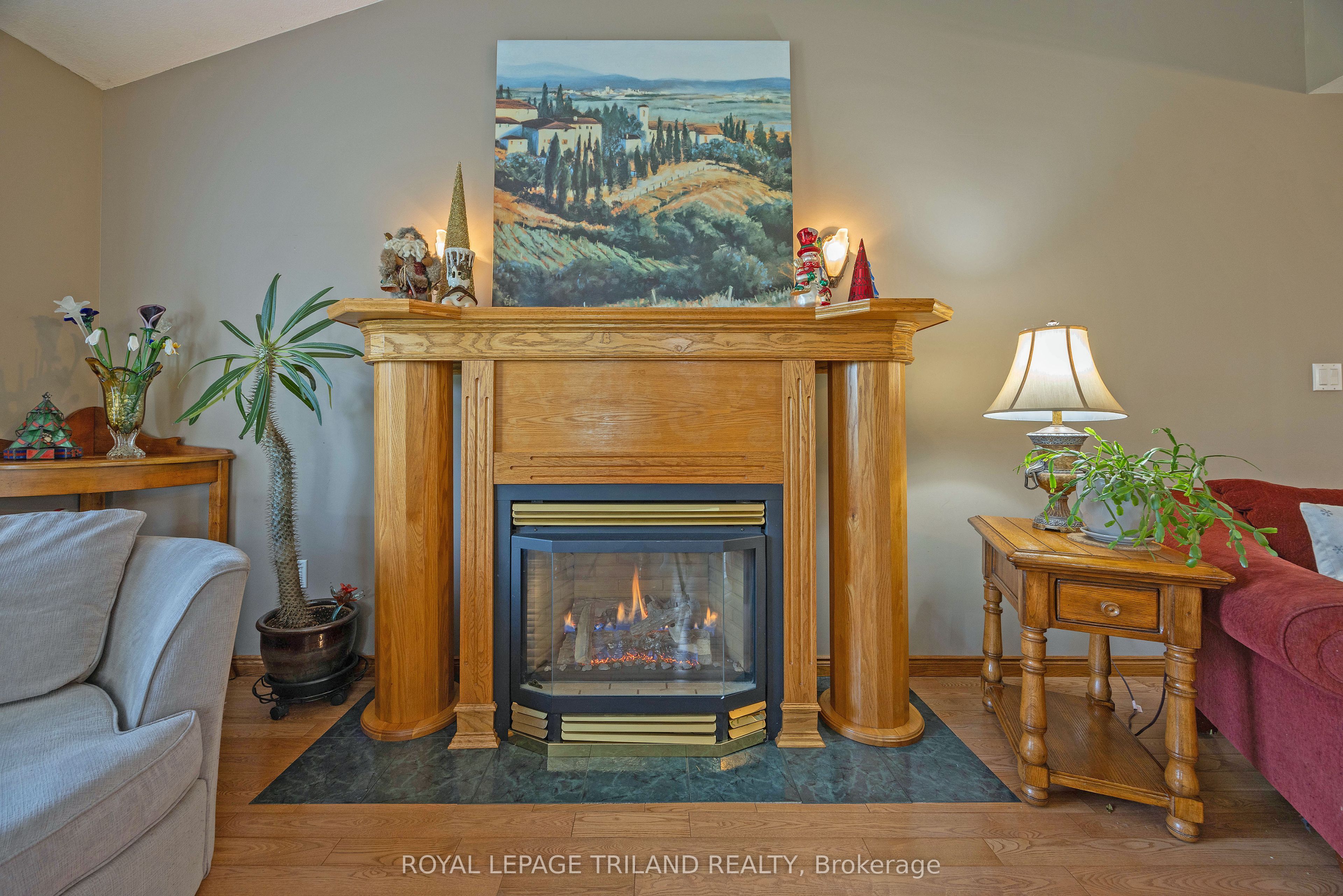 22164 Dundonald Road Property Photo 7