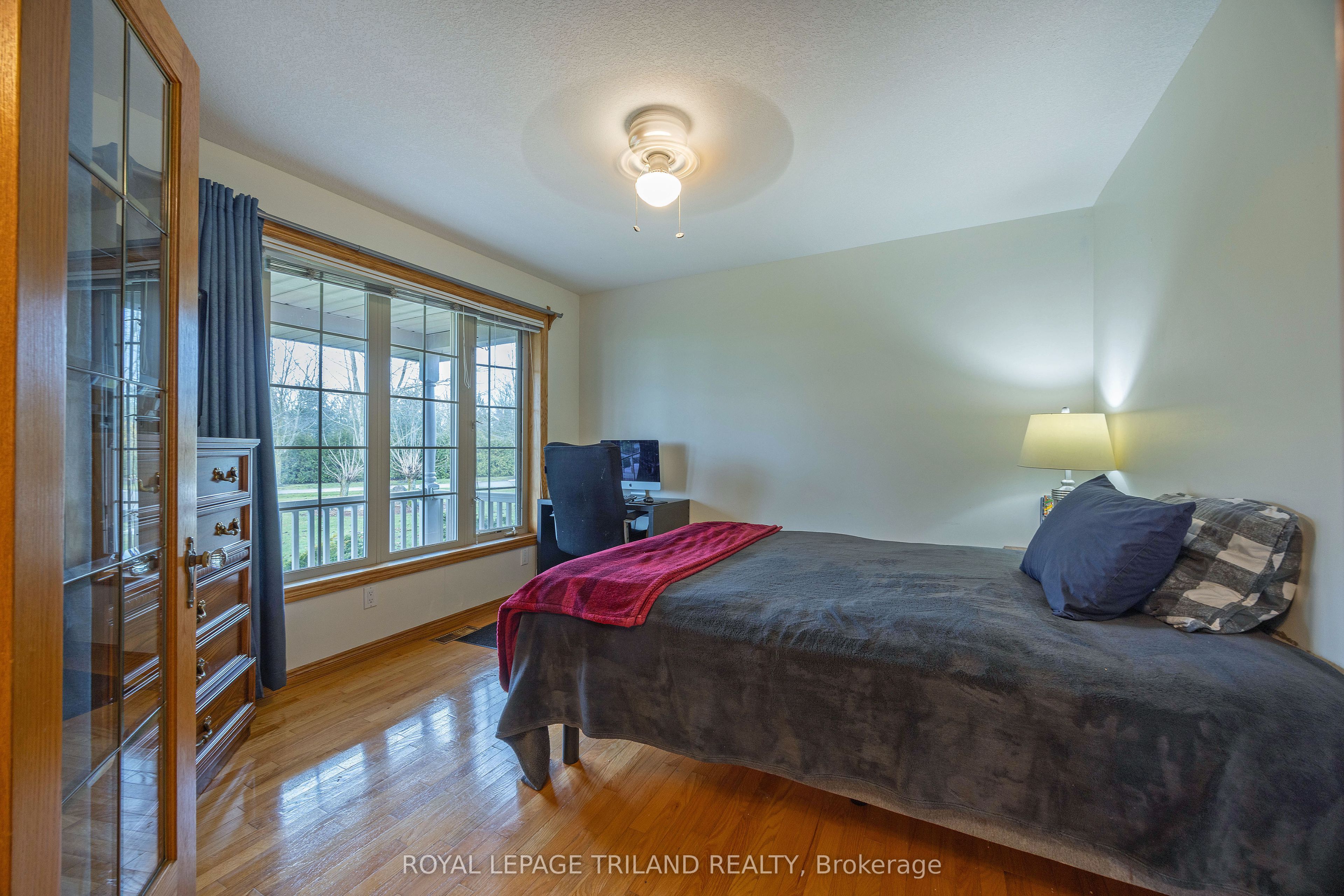 22164 Dundonald Road Property Photo 14