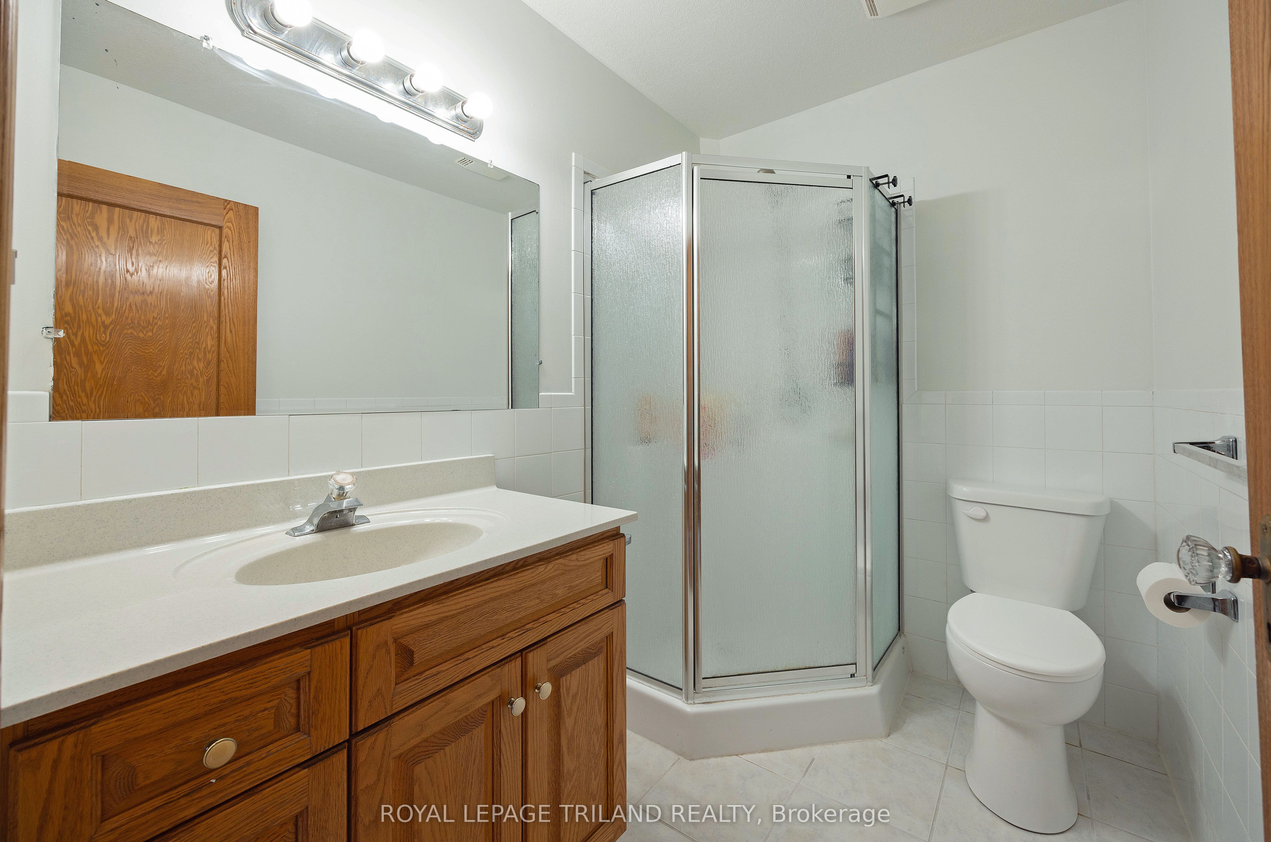 22164 Dundonald Road Property Photo 20