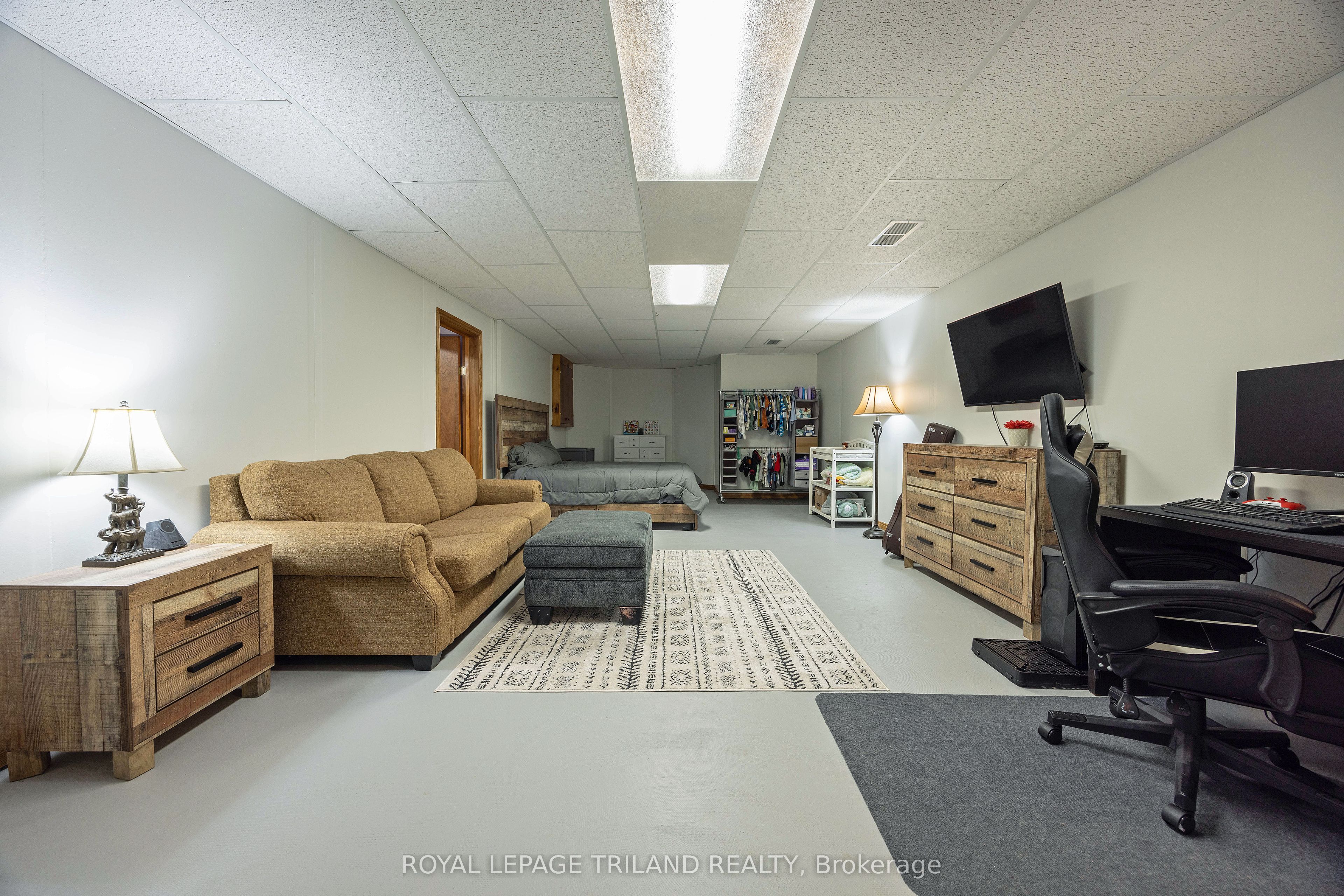 22164 Dundonald Road Property Photo 23