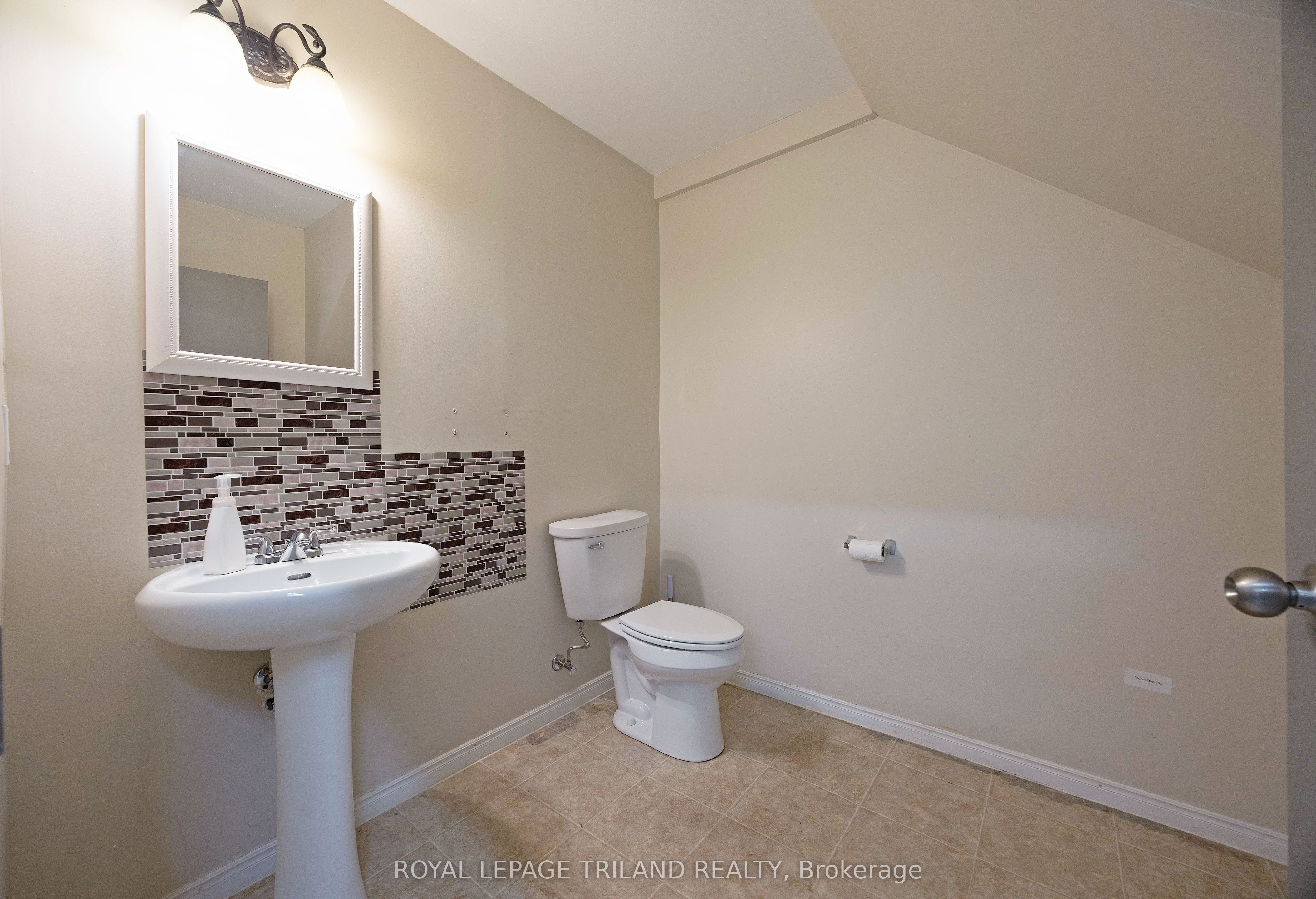 22164 Dundonald Road Property Photo 34