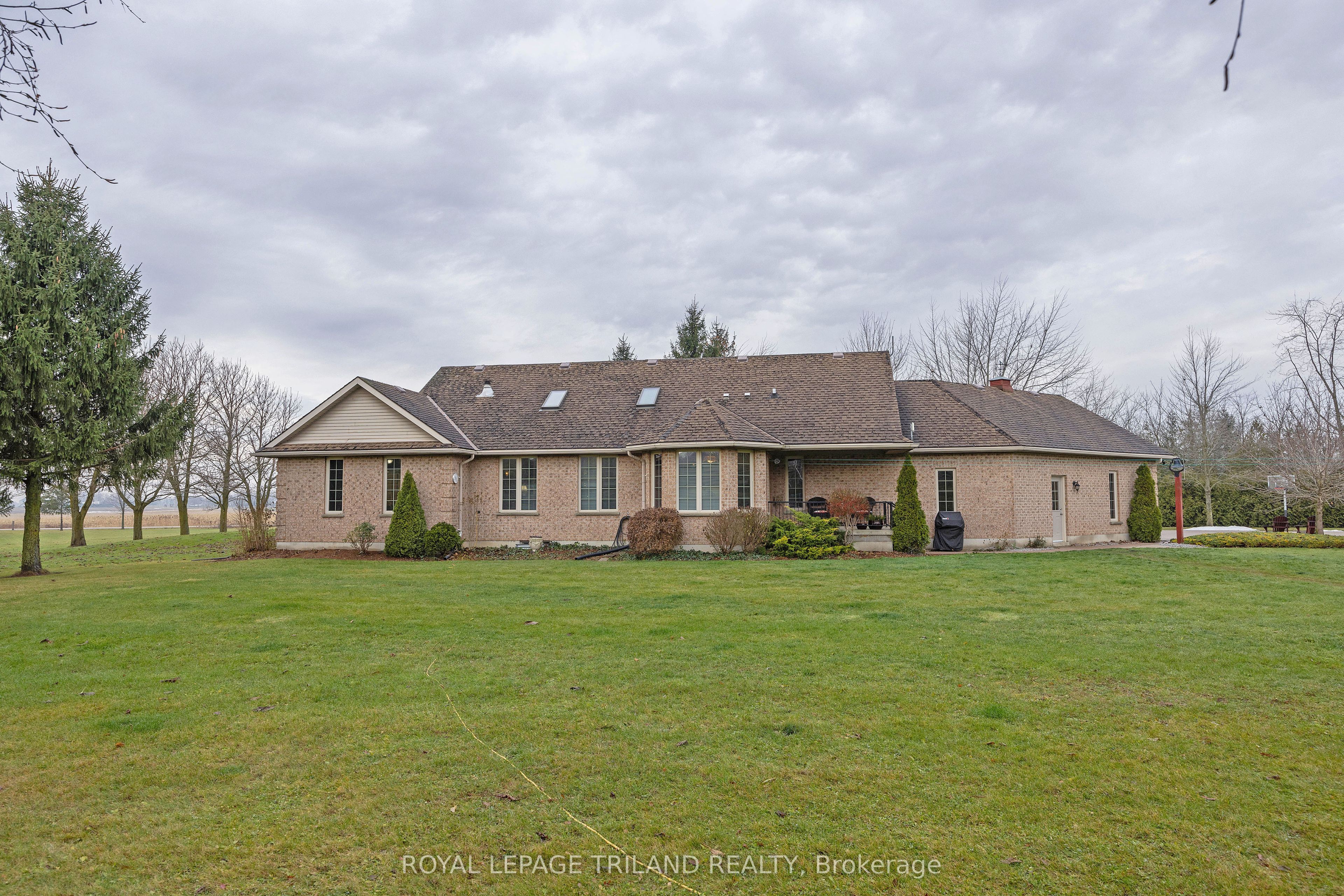 22164 Dundonald Road Property Photo 39