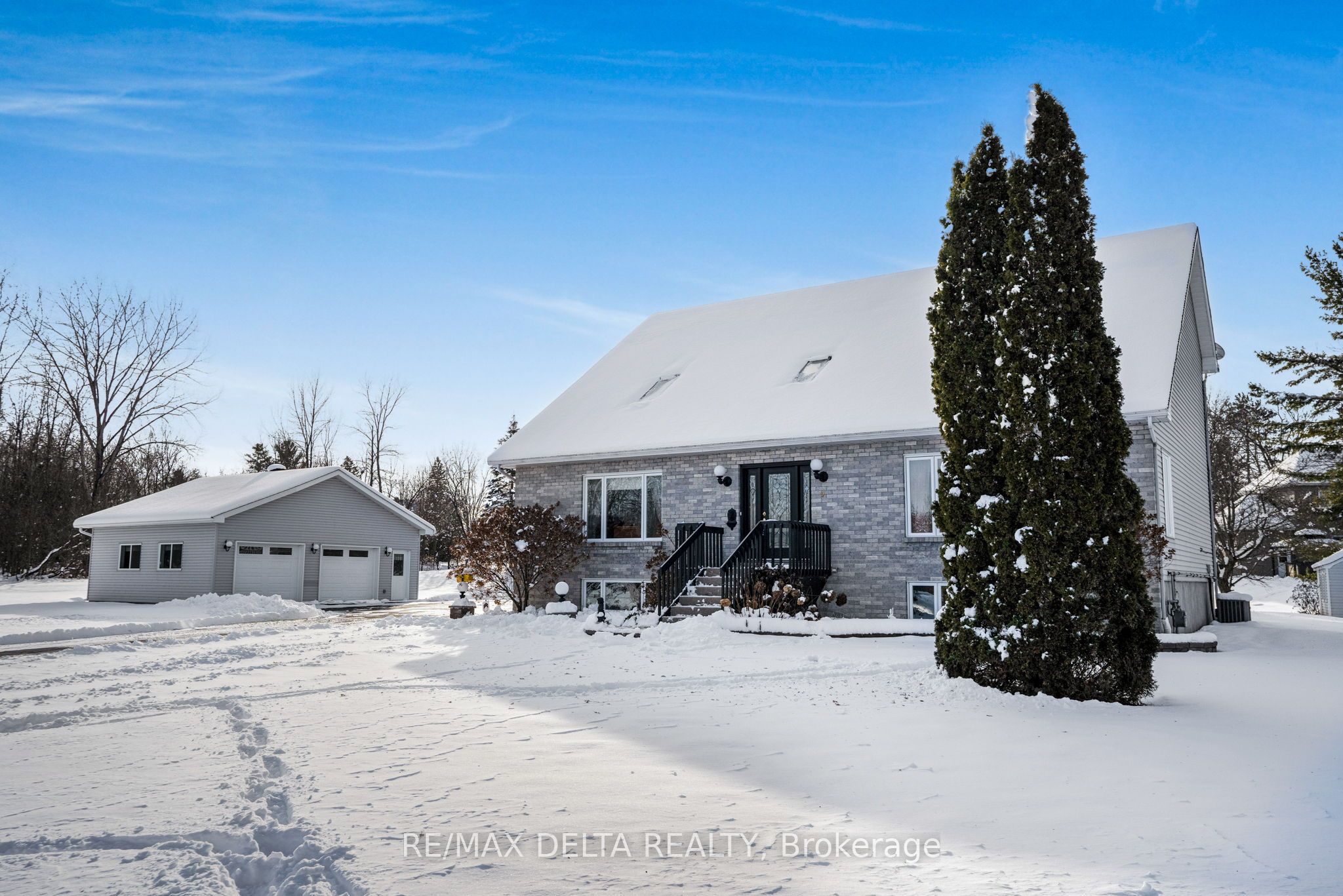 9 Landriault Street Property Photo