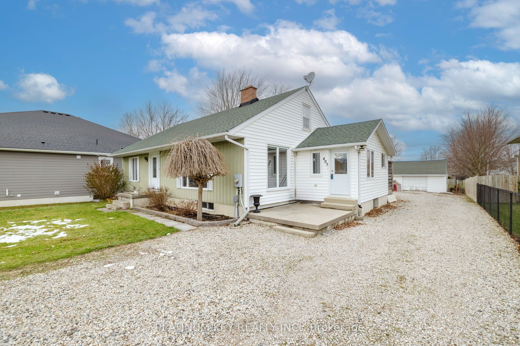 405 Victoria Street Property Photo