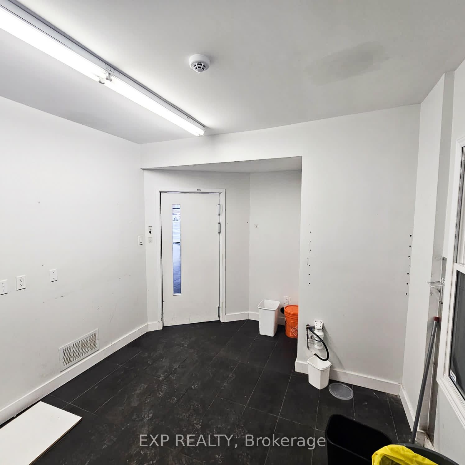 #a - 43 Seneca Street Property Photo 4