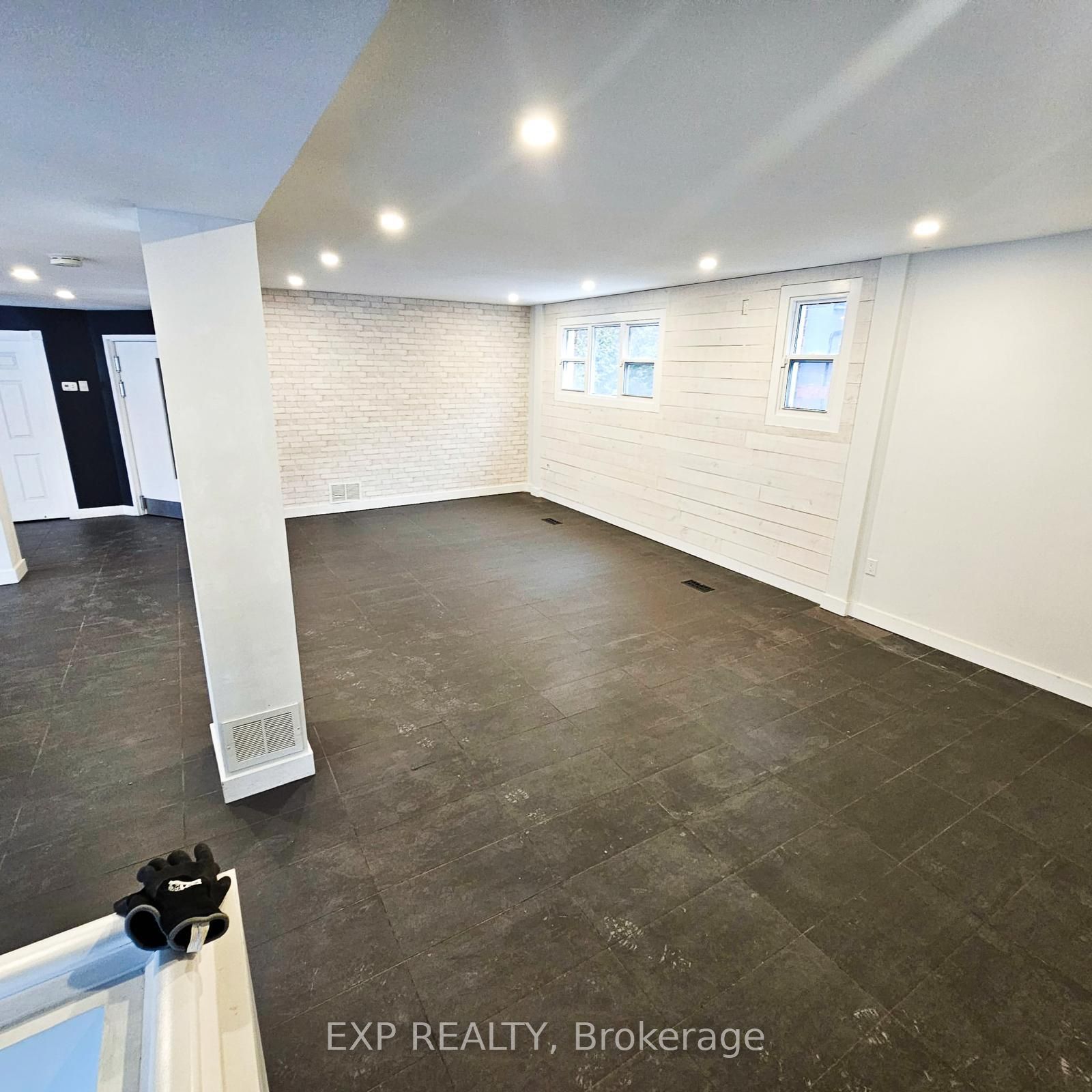#a - 43 Seneca Street Property Photo 6