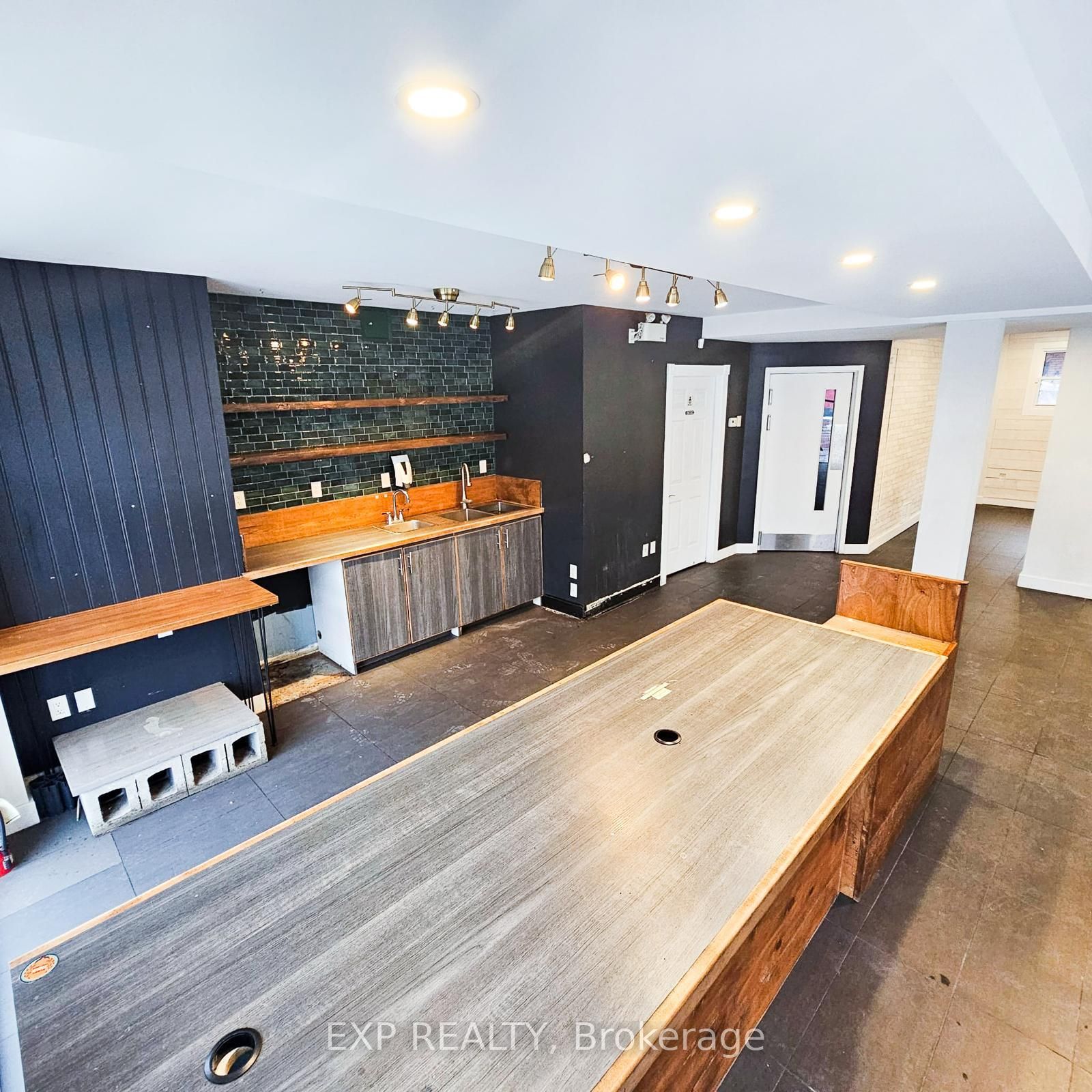 #a - 43 Seneca Street Property Photo 11