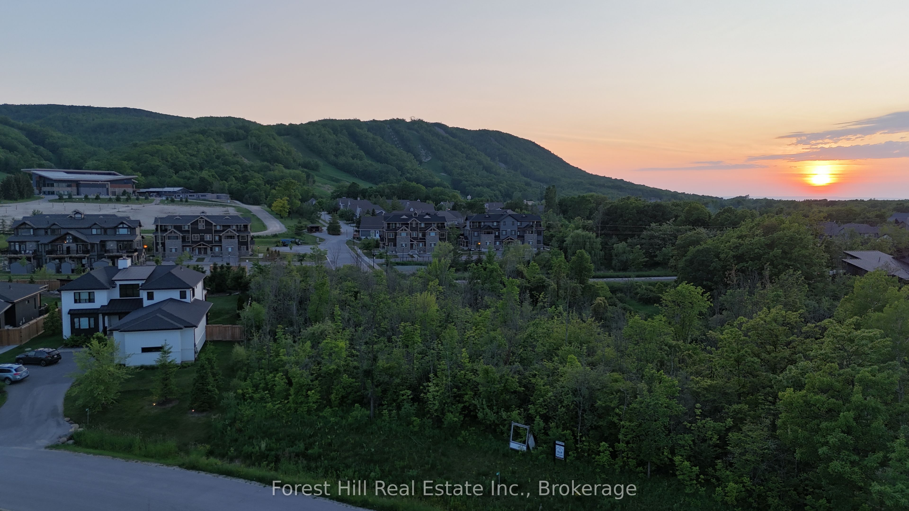 124 Interlaken Court Property Photo 6