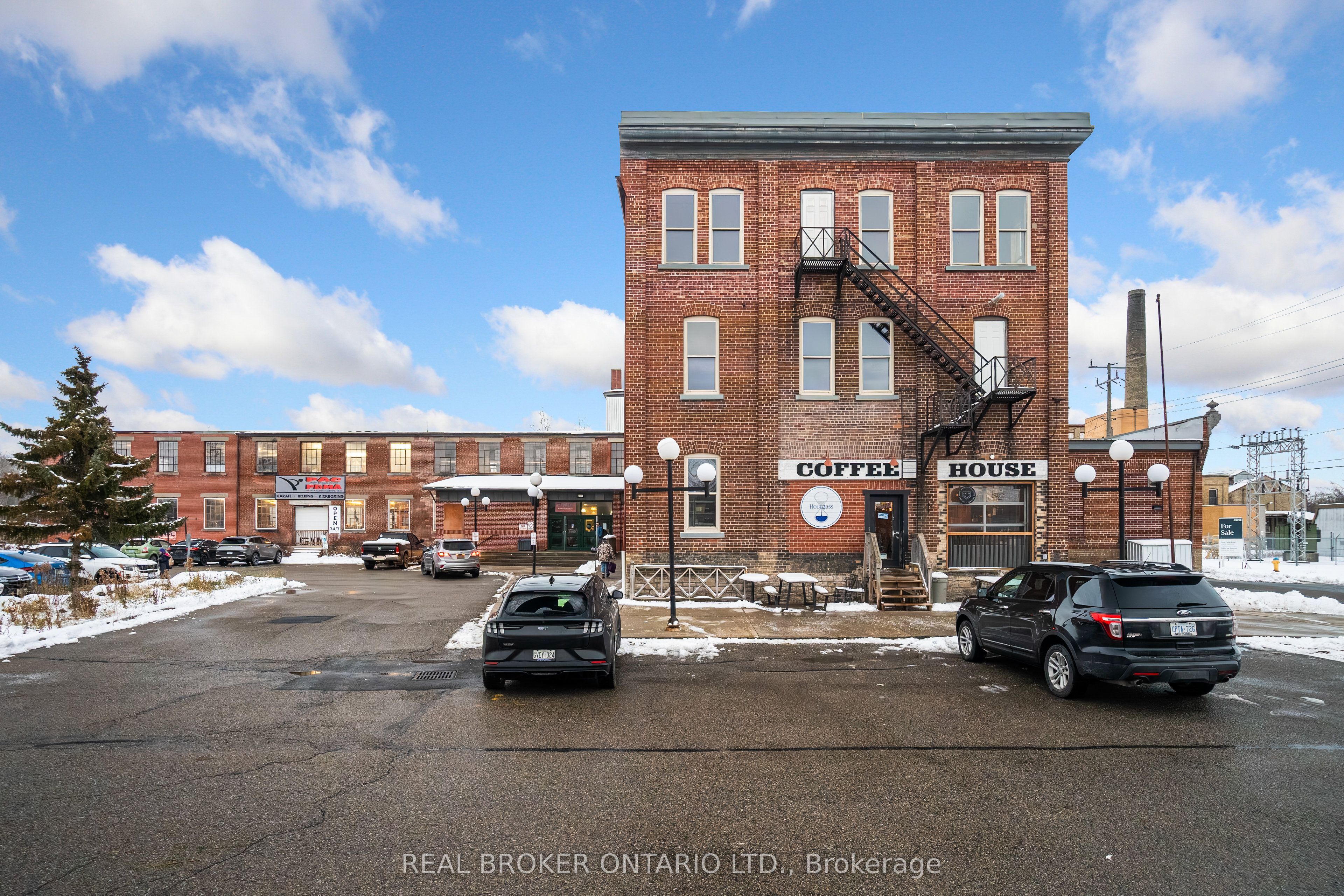 #250 - 1 Sherbrooke Street Property Photo 4