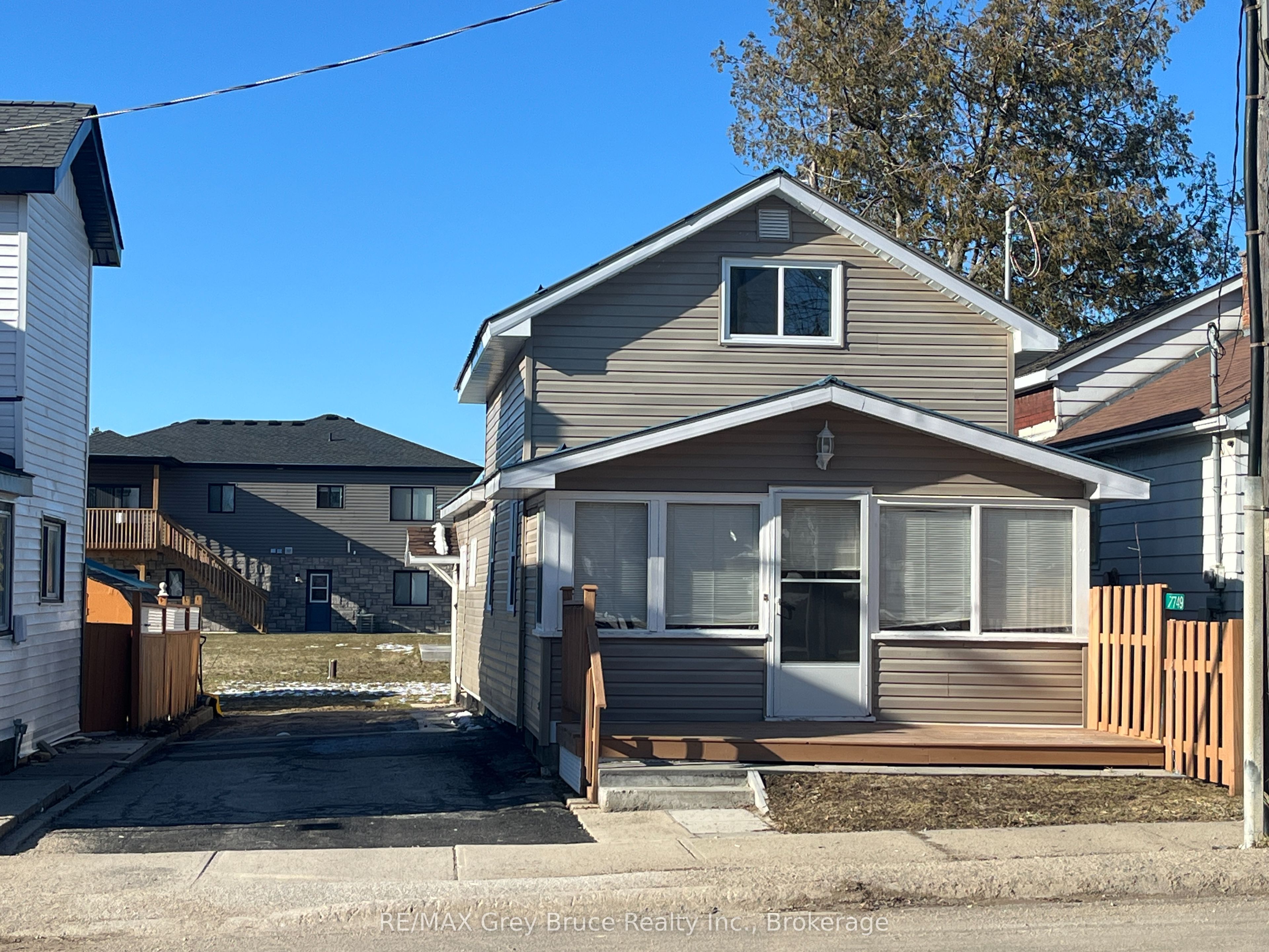 7749 Highway 21 Property Photo 1