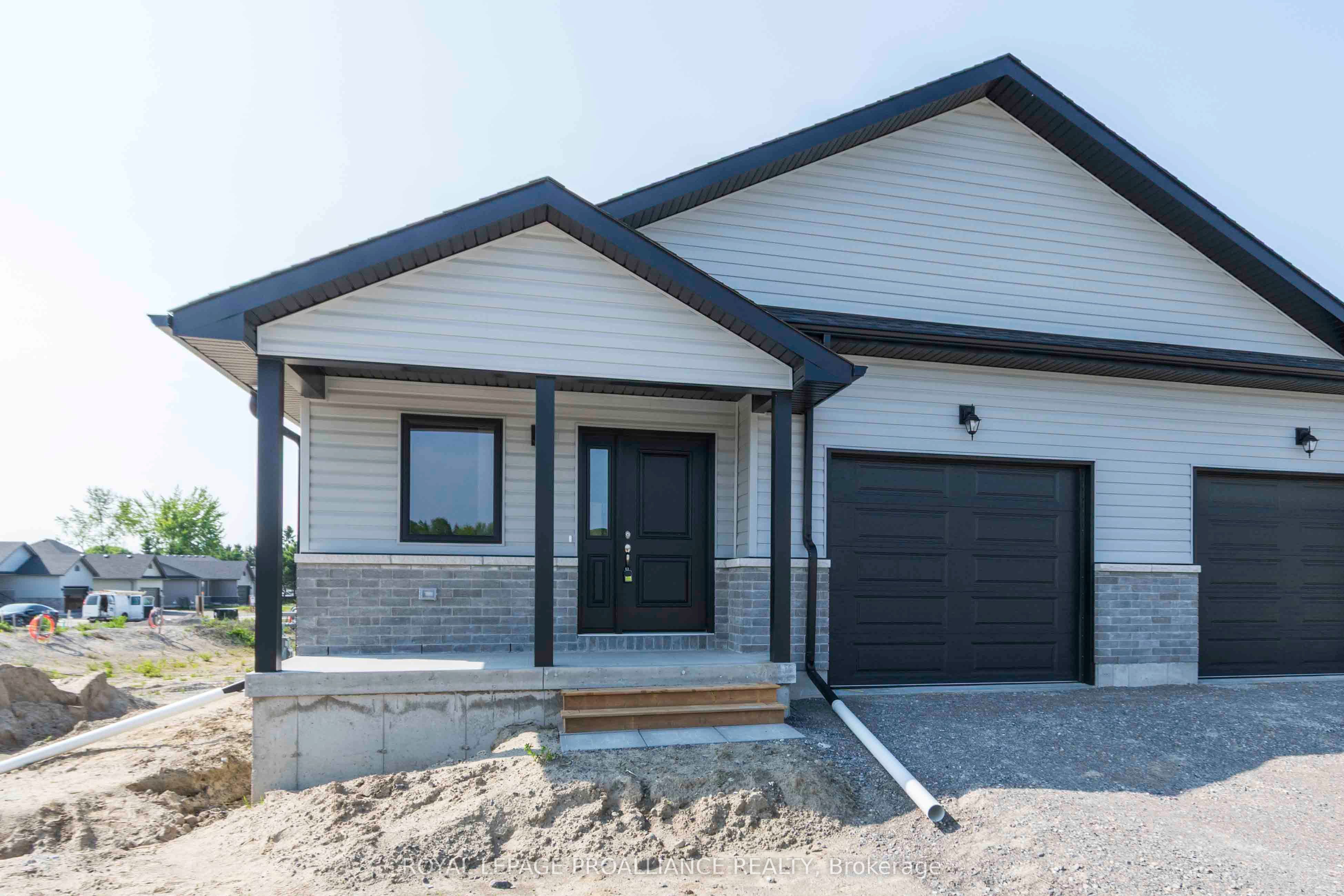 47 Mackenzie John Crescent Property Photo 1