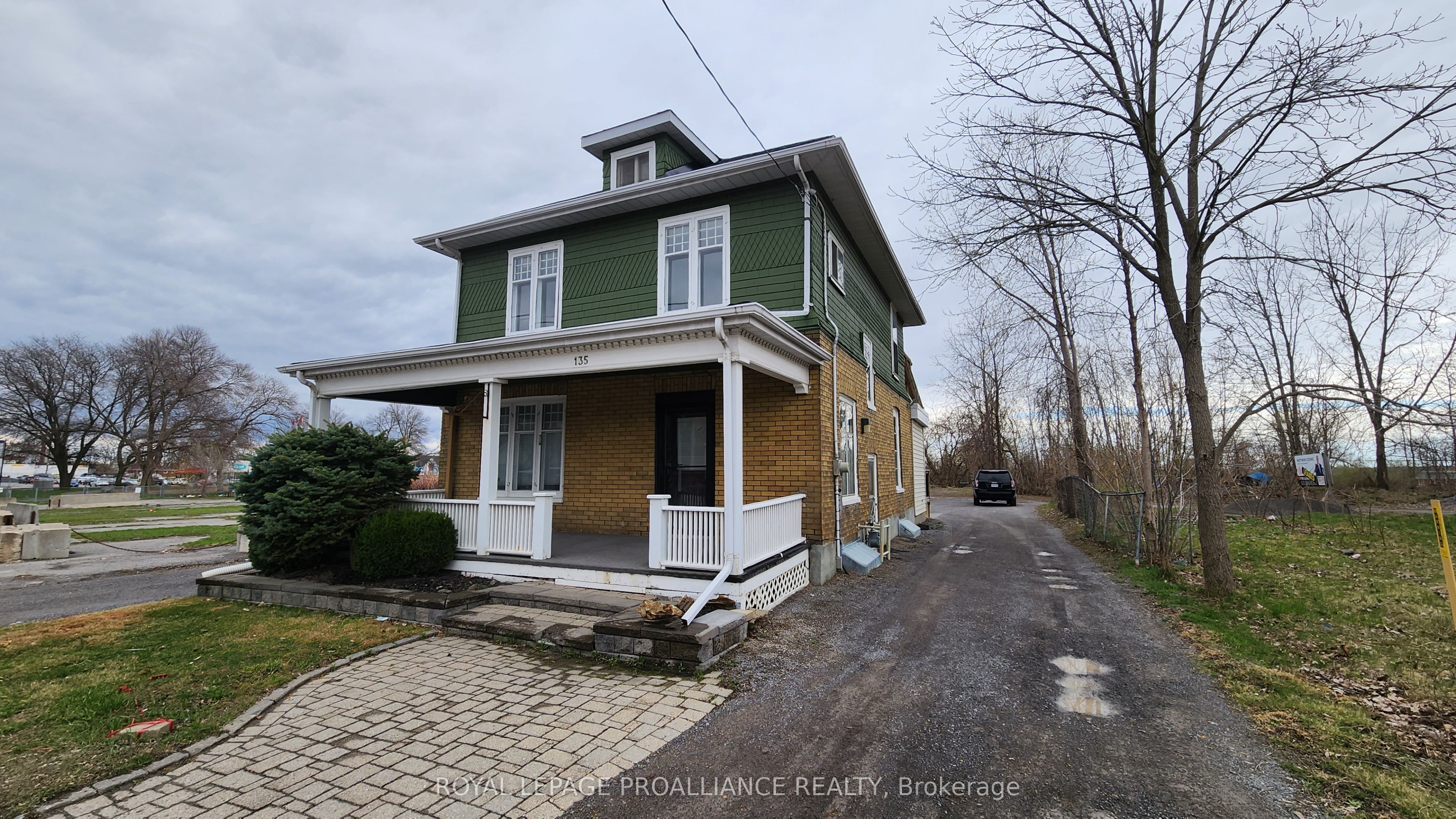 135 Dundas Street Property Photo 1