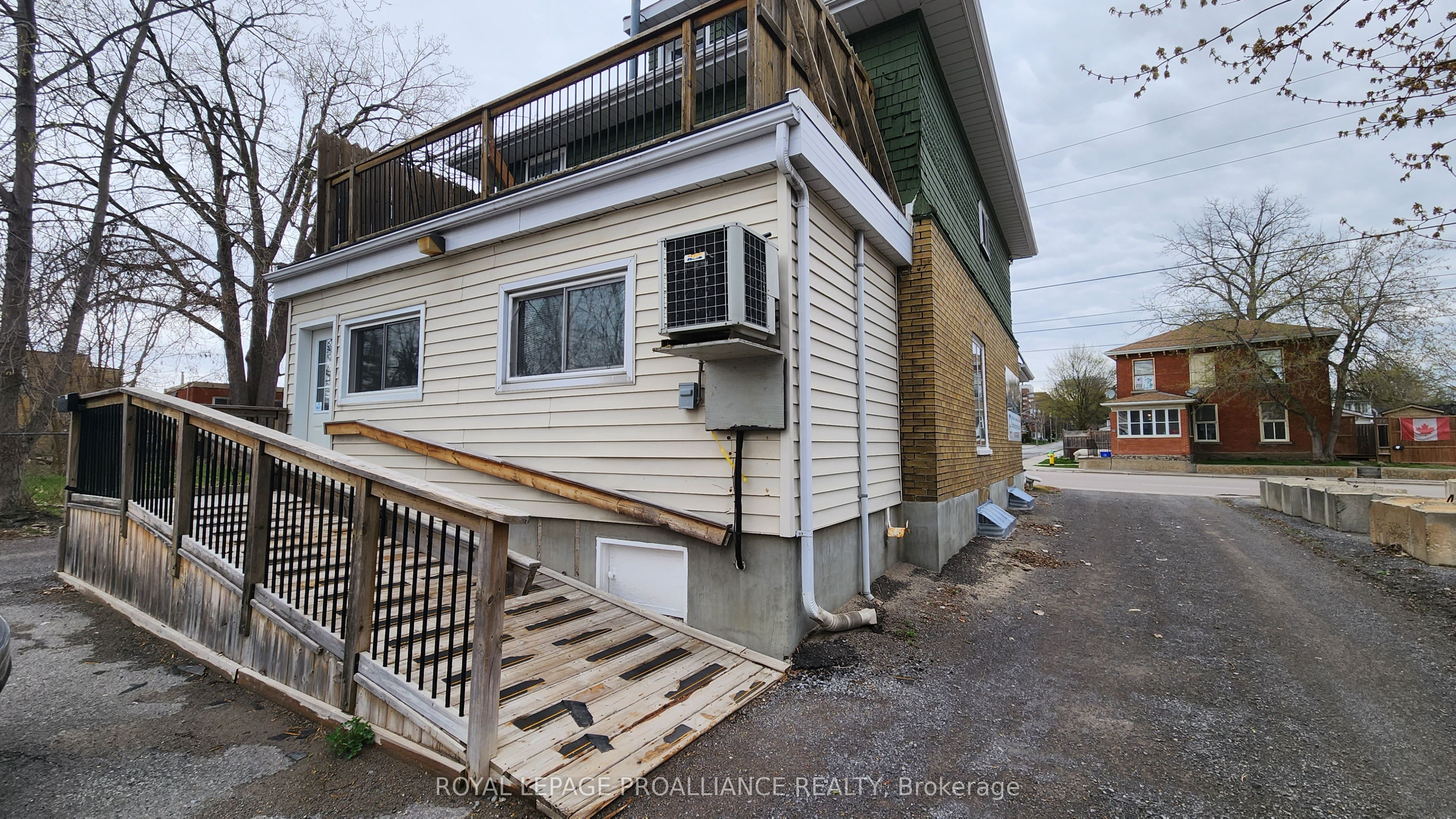 135 Dundas Street Property Photo 3