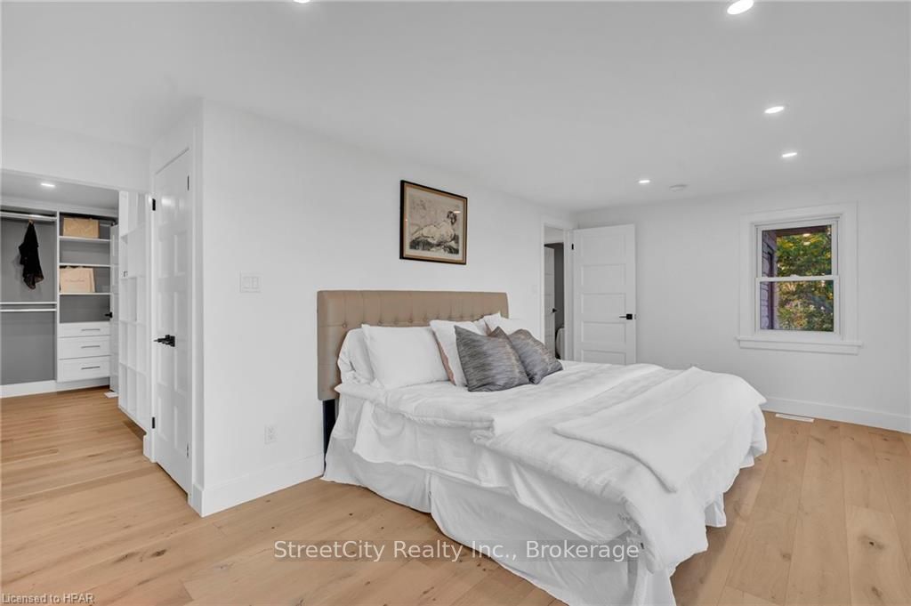 379 Niagara Boulevard Property Photo 13