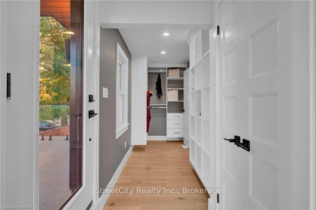 379 Niagara Boulevard Property Photo 14