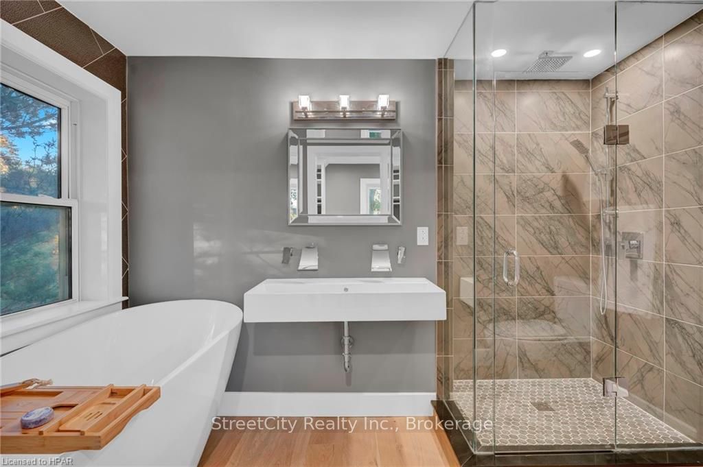 379 Niagara Boulevard Property Photo 15