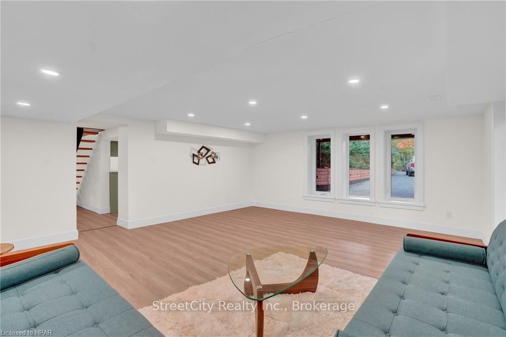 379 Niagara Boulevard Property Photo 18