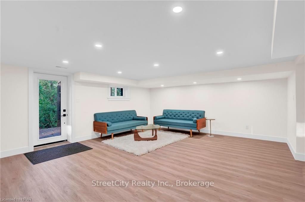 379 Niagara Boulevard Property Photo 19