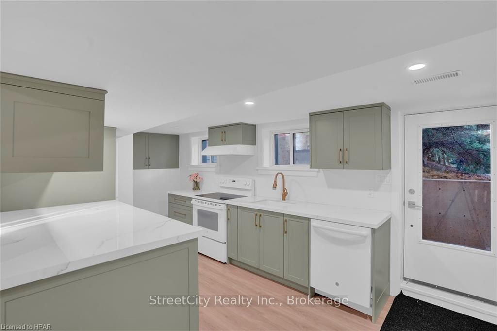 379 Niagara Boulevard Property Photo 21