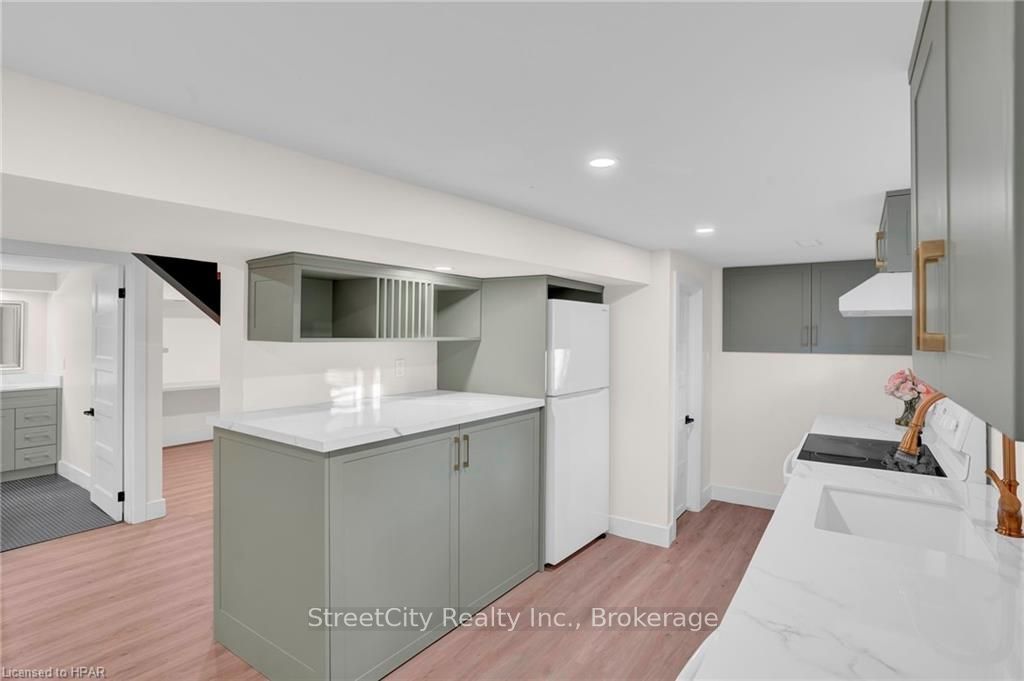 379 Niagara Boulevard Property Photo 22