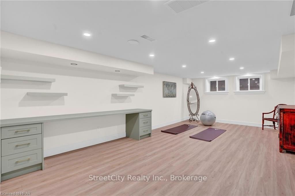 379 Niagara Boulevard Property Photo 23