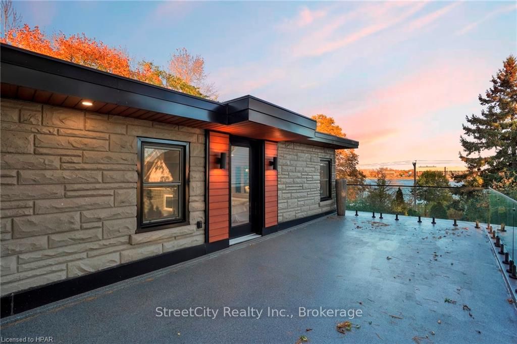 379 Niagara Boulevard Property Photo 26