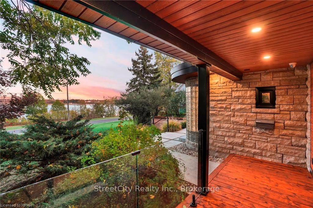 379 Niagara Boulevard Property Photo 31