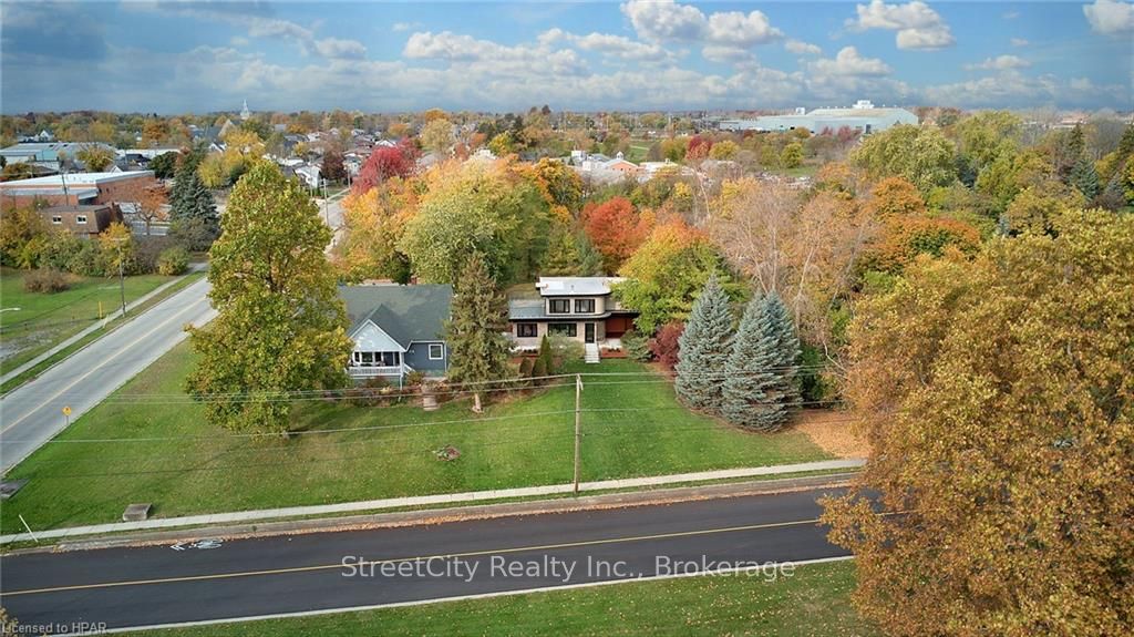 379 Niagara Boulevard Property Photo 35