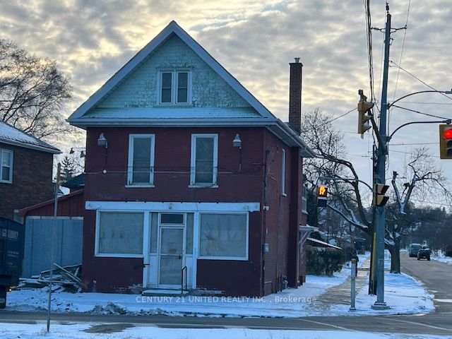 239 Park Street Property Photo 2
