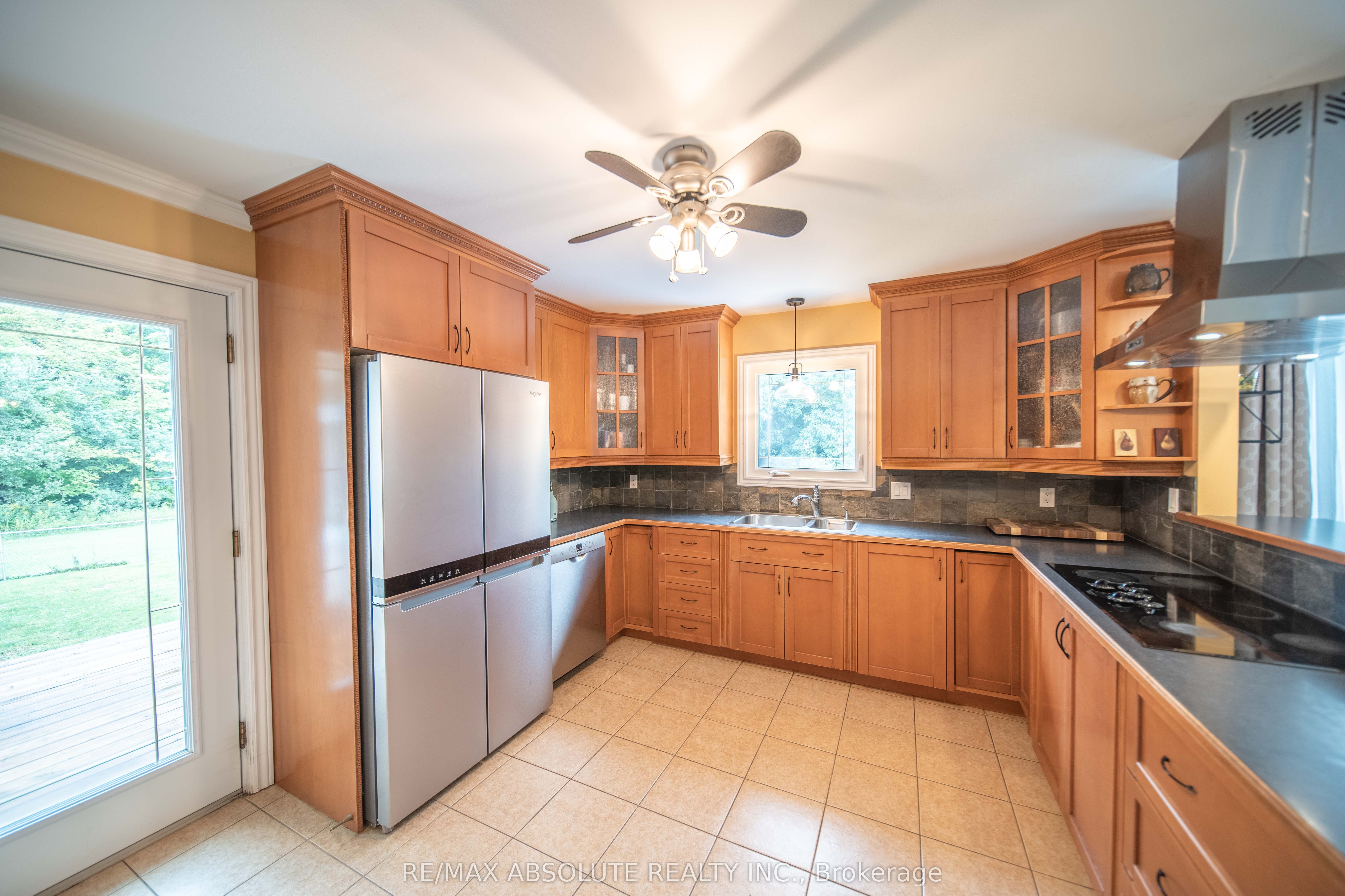 139 Felton Crescent Property Photo 6